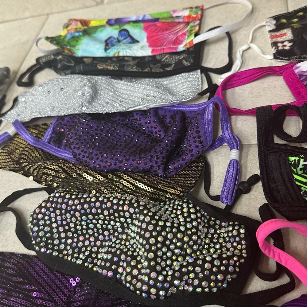 Bundle of 22 Assorted masks AND  3 Lanyards - Picture 13 of 15